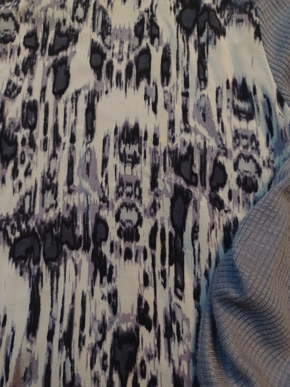 Bit & Bridle Printed Henley Top Women's Size Small - Picture 3 of 7